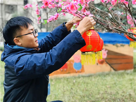 喜迎新春换新颜 世茂服务年味浓