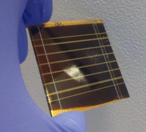 钙钛矿太阳能电池板通过环境空气刀片涂层实现16.1%的效率