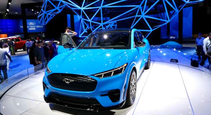 “福特野马Mach-E击败特斯拉Model 3成为消费者报告2022年顶级电动汽车