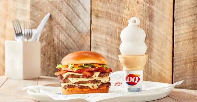 DairyQueen推出Stackburger系列因为该连锁店在2021年的销售额创纪录