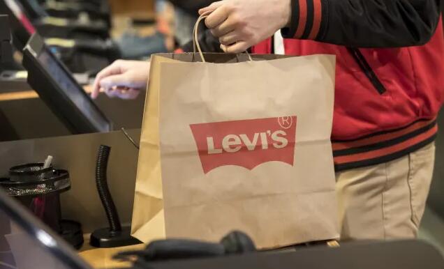“随着购物者以更高的价格购买LeviStrauss的收益最高预期
