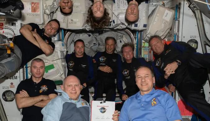 “在延长空间站逗留后SpaceX将私人Ax-1宇航员返回地球